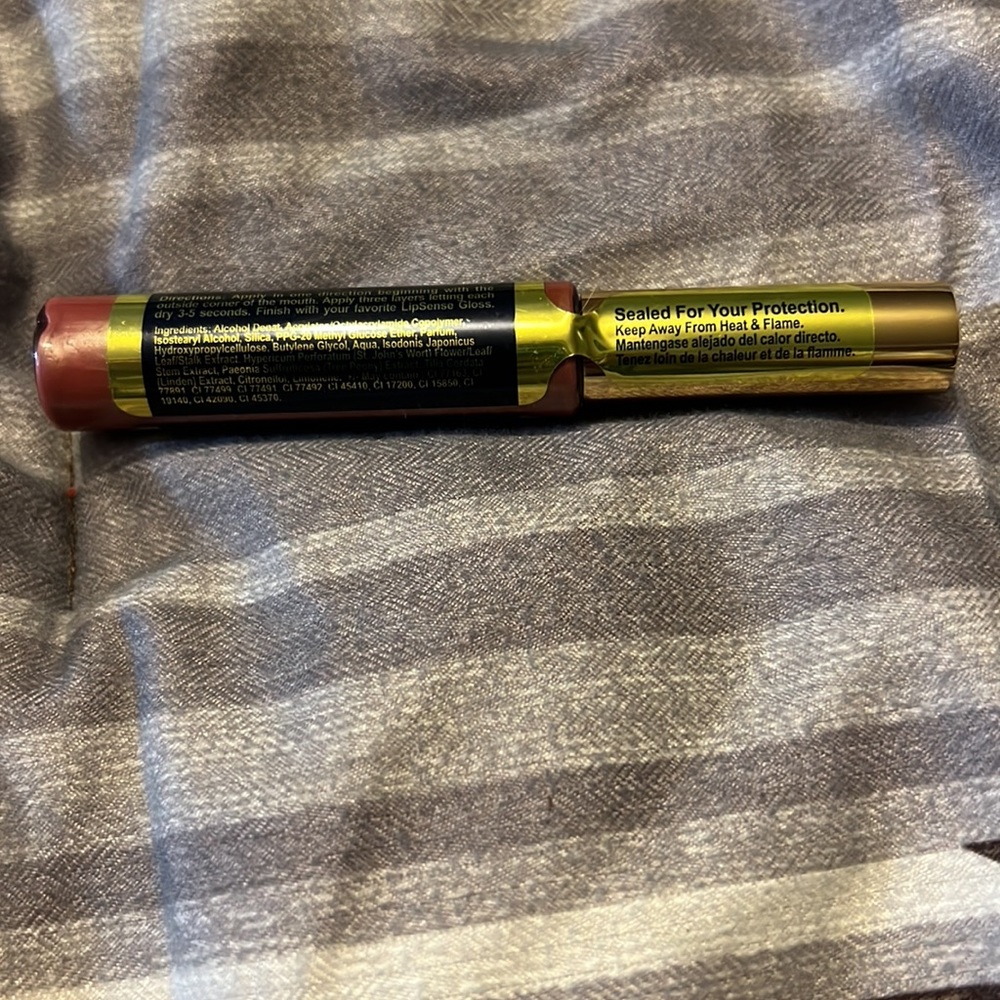 Lipsense - Picture 2 of 3